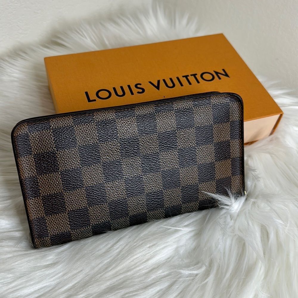 💯 Authentic Damier Ebene Zipped Long Wallet 🍀